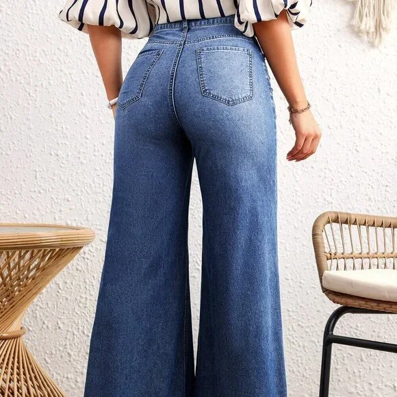 Dark Wash Casual Women's Loose-Fit Wide Leg Jeans w/Frayed Hem & Side Pockets - Picture 2 of 6